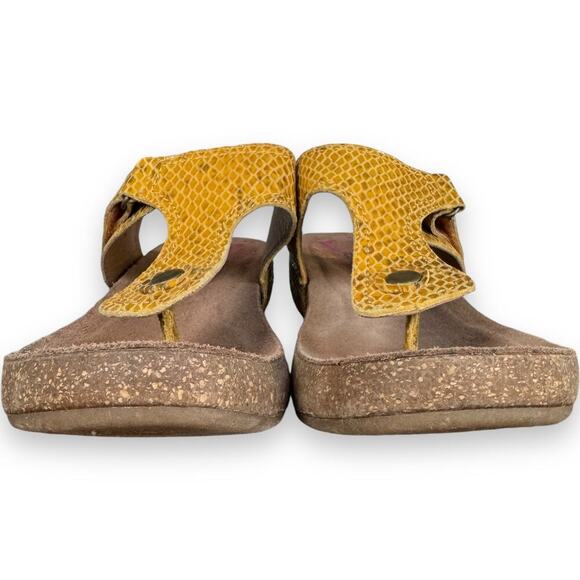 Comfortiva Shantel Snake Print Leather Slip On Thong Sandals Yellow Women's 9W - Picture 3 of 16
